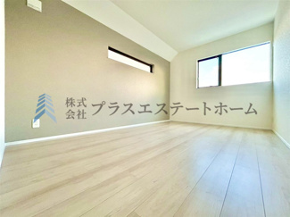 【洋室】 | 兵庫区上祇園町　新築戸建 | シンプルな洋室でお部屋のコーディネートが楽しめます♪お好みのスタイルに彩ってお気に入りの空間に♪