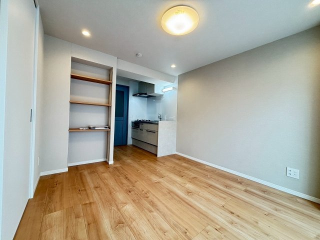 【居間・リビング】 | 秀和高円寺レジテンス | LDKはソファやダイニングテーブルを置いてもゆとりの広さ♪くつろぎと食事を両立できる快適空間に仕上げました！！