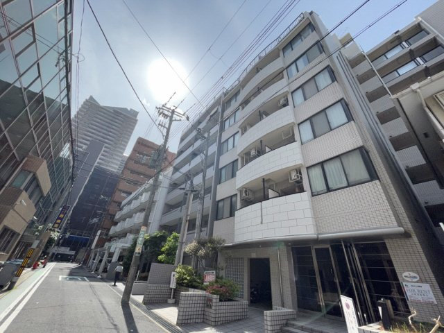 ロイヤル六甲駅前の外観