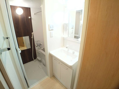 【独立洗面台】 | クレイノ花水木三番館 | 鏡を備え　準備のしやすい洗面台