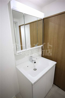 【洗面所】 | ラピュタ九条 | 明るい洗面所です