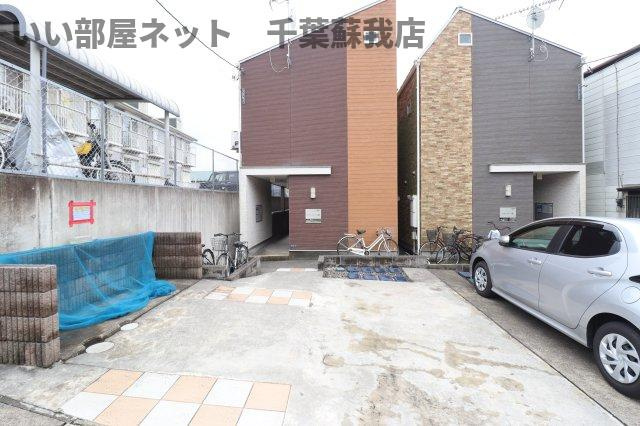 メゾン・ド・プランドール蘇我の駐車場|駐車場があるので、車を買う予定の方も安心です