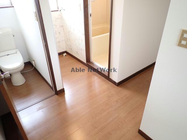 メゾンルピナの玄関|床リフォームしました！