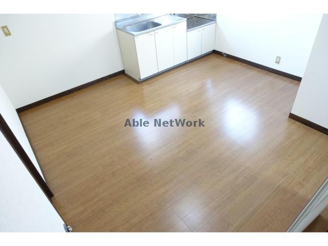 メゾンルピナの居間・リビング|ＤＫ8帖　床リフォームしました！