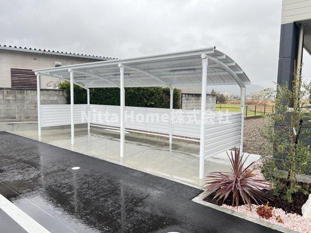 ＮＯＤＯＫＡのエントランス|屋根付きの駐輪場に駐車場もあります★