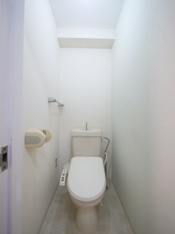クイーンパレスのトイレ|※写真は別の部屋のものです。