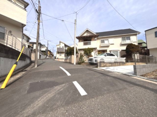 【前面道路含む現地写真】