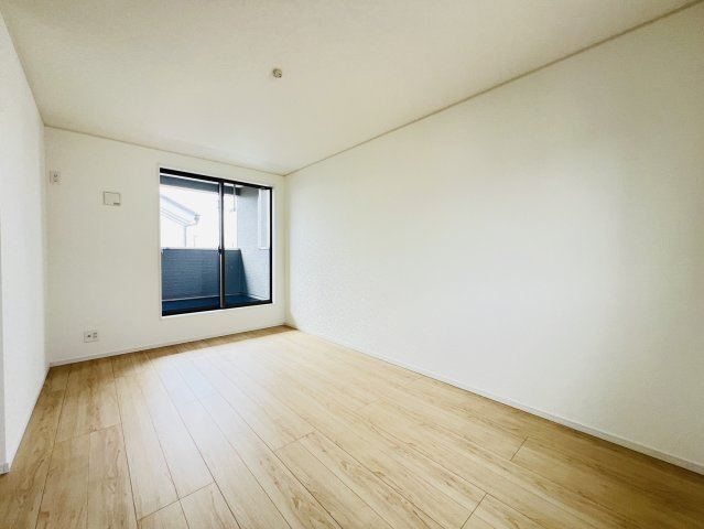 刈谷市小垣江町本郷下22番２、18の各一部『仲介手数料無料』新築戸建ての洋室