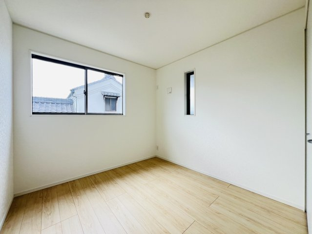 刈谷市小垣江町本郷下22番２、18の各一部『仲介手数料無料』新築戸建ての洋室