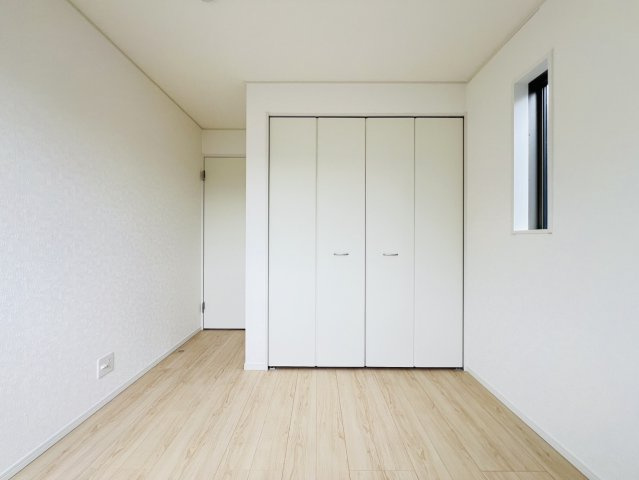 刈谷市小垣江町本郷下22番２、18の各一部『仲介手数料無料』新築戸建ての洋室