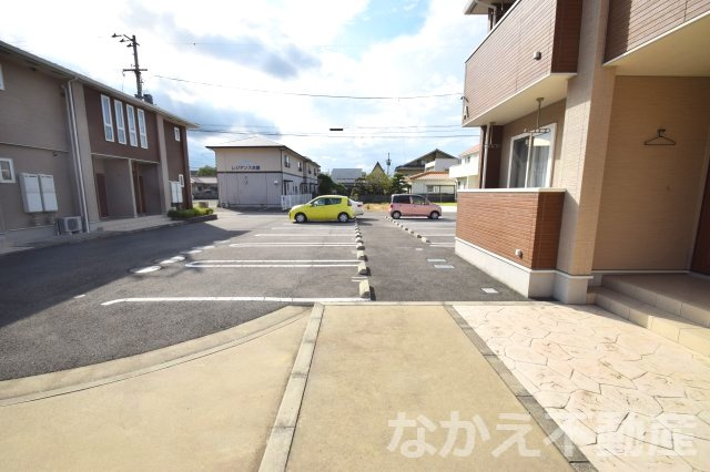 【駐車場】 | 車をお持ちの方に嬉しい駐車場付きの物件です