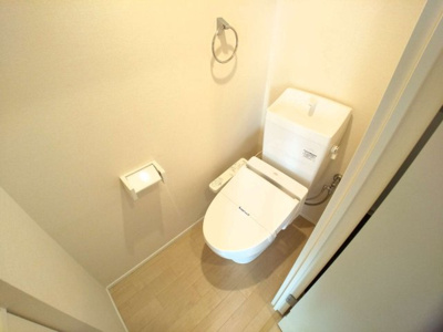 【トイレ】 | レオネクストケイスピリット桜坂 | 明るく清潔感のあるトイレ。温水洗浄便座完備！！