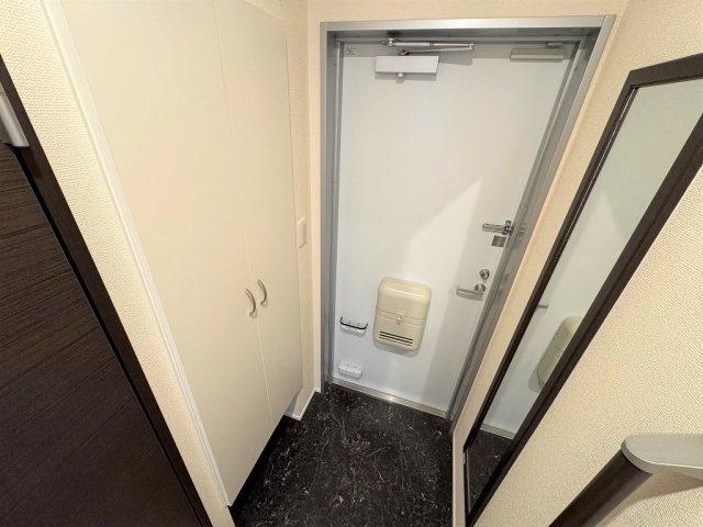 西宮市山口町上山口３丁目のアパートの玄関