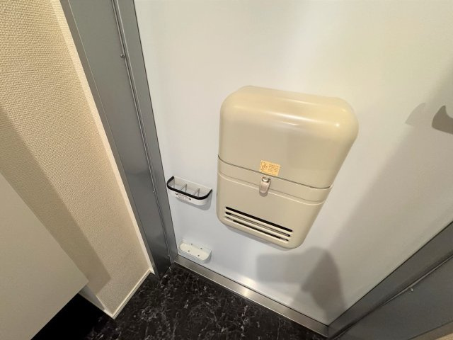 西宮市山口町上山口３丁目のアパートの玄関