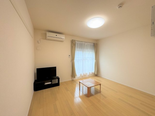 西宮市山口町上山口３丁目のアパートの居間・リビング