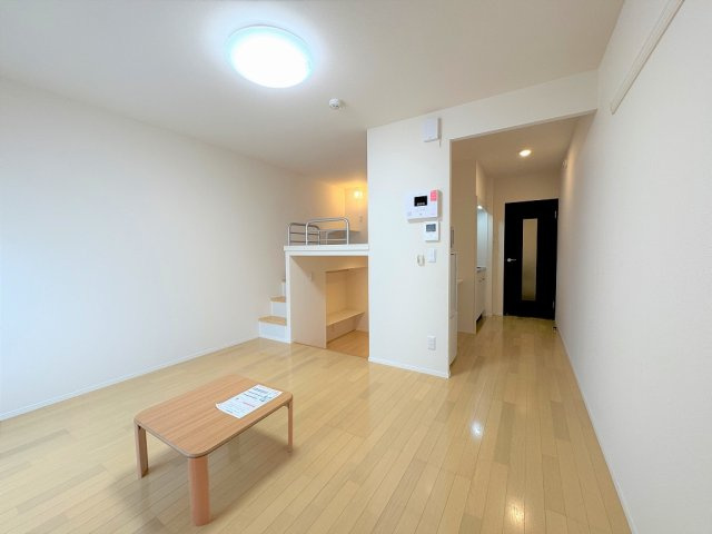 西宮市山口町上山口３丁目のアパートの居間・リビング