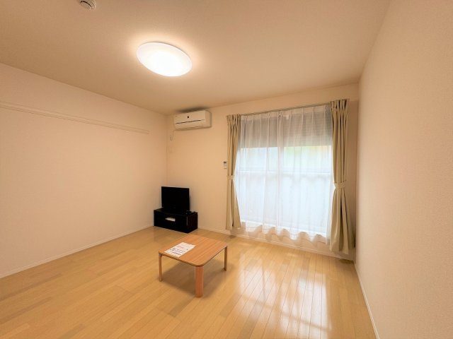 西宮市山口町上山口３丁目のアパートの居間・リビング