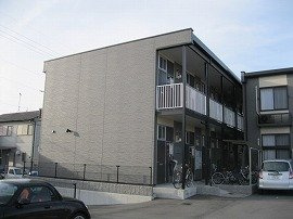 神戸市西区岩岡町西脇のアパートの玄関