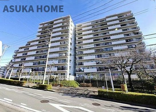 コスモ戸塚リベラヒルズA棟の外観|１１階建ての白いマンションの外観になります。