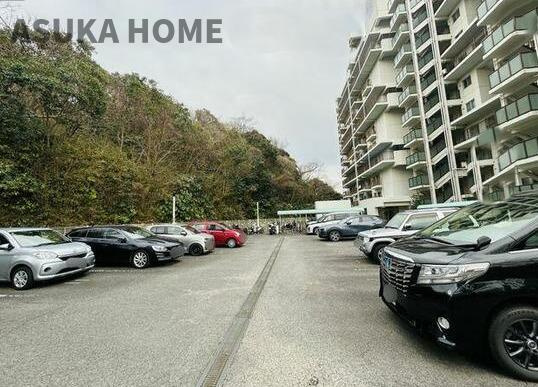 コスモ戸塚リベラヒルズA棟の駐車場|敷地内自走式駐車場の様子になります。