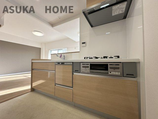 コスモ戸塚リベラヒルズA棟のキッチン|LDKが見渡せるカウンターキッチン、お料理をしながら家族との団欒の時間も過ごせるキッチンです。