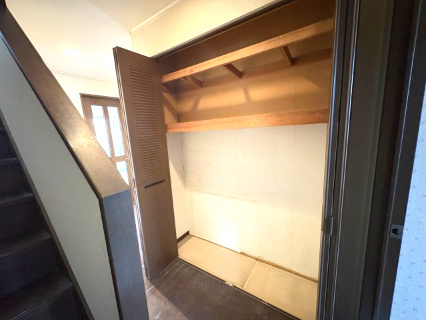 東松山市大字下野本1531-1 中古戸建の収納|1階廊下収納