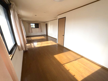 東松山市大字下野本　 中古戸建の洋室|2階ベランダ側洋室