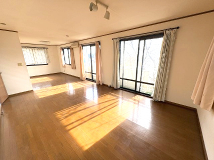 東松山市大字下野本　 中古戸建の洋室|2階ベランダ側洋室