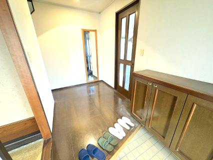 東松山市大字下野本　 中古戸建の玄関