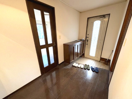 東松山市大字下野本1531-1 中古戸建の玄関