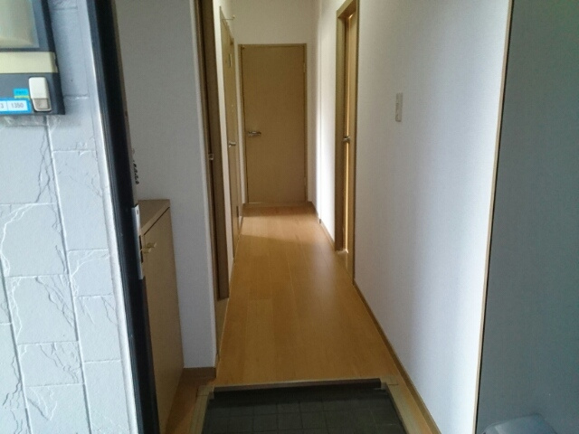 ミズキハイツの玄関