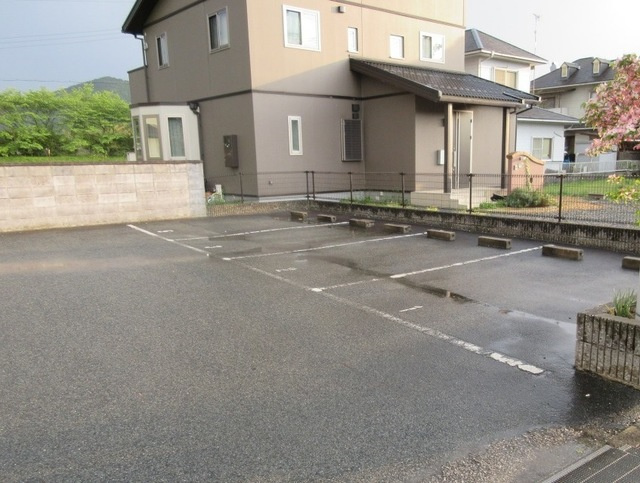 ミズキハイツの駐車場