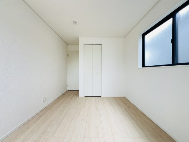 刈谷市小垣江町本郷下22番２、18の各一部『仲介手数料無料』新築戸建ての洋室