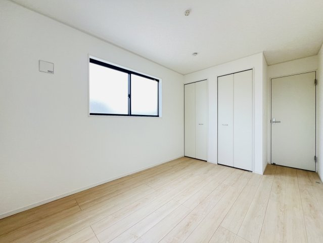 刈谷市小垣江町本郷下22番２、18の各一部『仲介手数料無料』新築戸建ての洋室