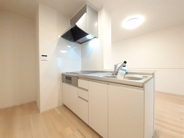 ベルモア長附のキッチン|コンパクトなキッチンで掃除もラクラク