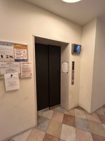 ラ・ウェゾン湊川公園のロビー