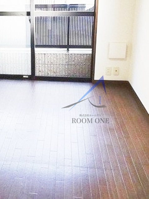 コンフォートAの居間・リビング|洋室のお部屋です。