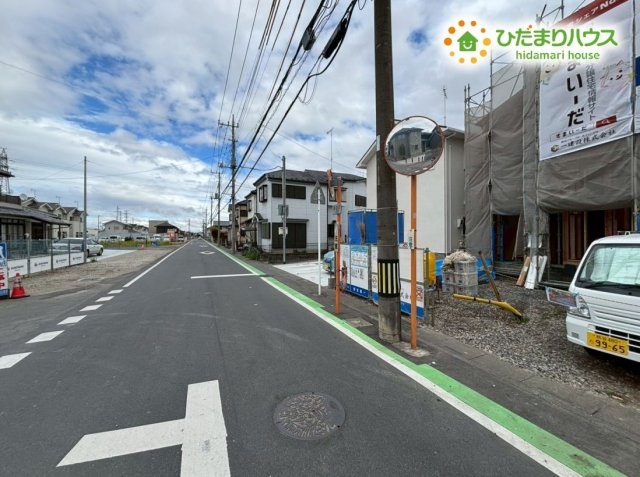 熊谷市末広　第6　新築一戸建て　リーブルガーデン　01の前面道路含む現地写真