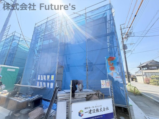 三郷市彦糸1丁目　新築戸建　全6棟　1号棟の外観|前面道路含む現地写真です。