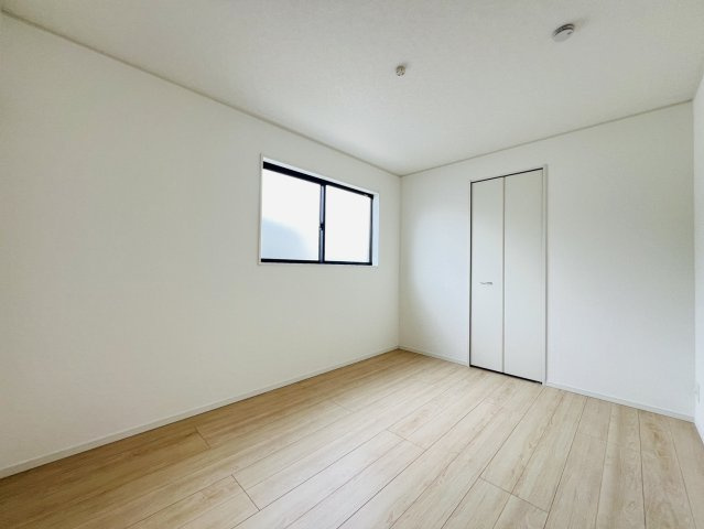 刈谷市小垣江町本郷下22番２、18の各一部『仲介手数料無料』新築戸建ての洋室