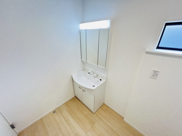 刈谷市小垣江町本郷下22番２、18の各一部『仲介手数料無料』新築戸建ての独立洗面台