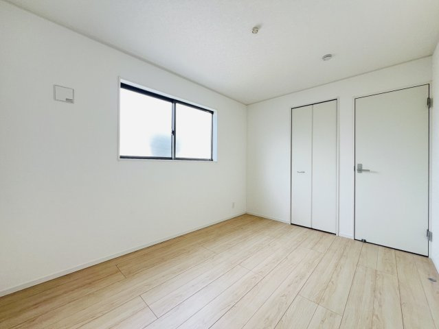 刈谷市小垣江町本郷下22番２、18の各一部『仲介手数料無料』新築戸建ての洋室