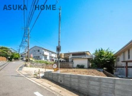 旭区東希望ヶ丘2期の前面道路含む現地写真|閑静な住宅地にあり、環境もいいですね。