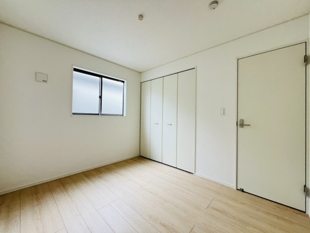 刈谷市小垣江町本郷下22番２、18の各一部『仲介手数料無料』新築戸建ての洋室