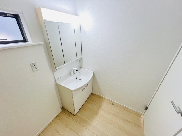 刈谷市小垣江町本郷下22番２、18の各一部『仲介手数料無料』新築戸建ての独立洗面台