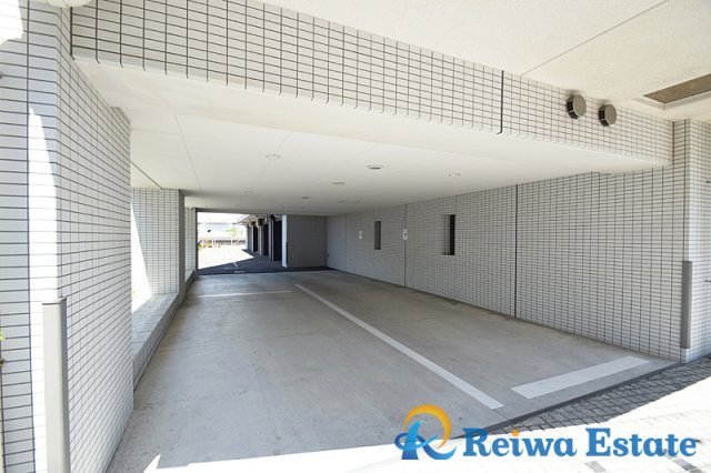 リストレジデンス茅ヶ崎の駐車場