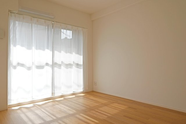 吹田ロイヤルマンションの洋室|日当たり抜群！
