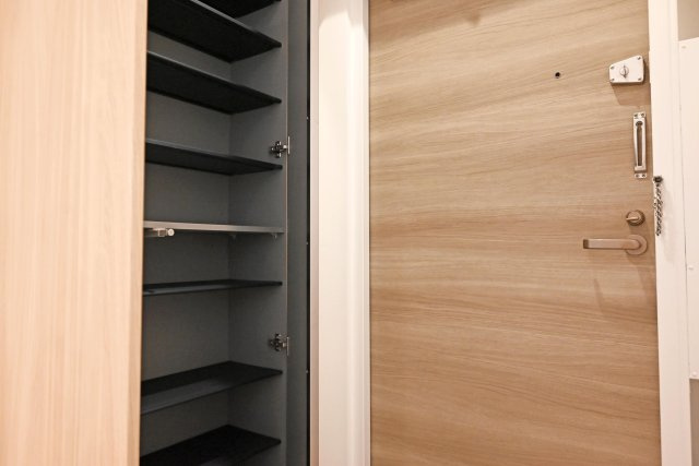 吹田ロイヤルマンションの玄関|シューズボックスが大きいのでどれだけ靴を買っても収納できそうですね◎