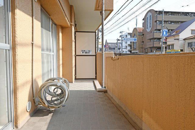 吹田ロイヤルマンションのバルコニー|南向きバルコニー写真です。
