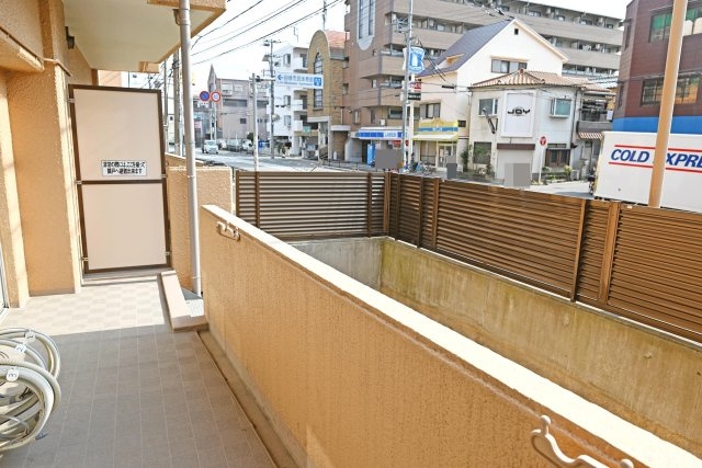 吹田ロイヤルマンションの庭|専用庭付きで様々な植物を植えることができます◎